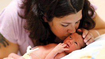 Изображение для статьи — Какое значение имеет присутствие рядом близких людей для недоношенного малыша