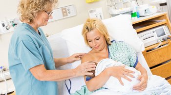 Изображение для статьи — Как организовать кормление грудью и уход за новорожденным, в первые дни после родов?