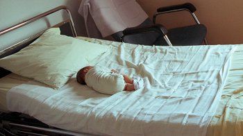 Изображение для статьи — По каким причинам врачи могут на время разлучить маму и новорожденного малыша