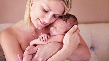 Изображение для статьи — Как правильно организовать тактильный контакт с новорождённым?