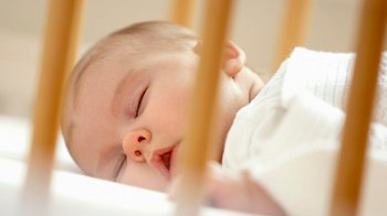 Изображение для статьи — Как приучить ребенка спать в своей кроватке?